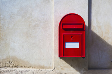 Roter Briefkasten an der Wand, Kopenhagen, Dänemark - CUF18900
