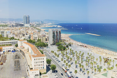 Erhöhte Ansicht von Hotels und Strand an der Küste, Barcelona, Spanien - CUF18904