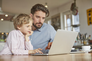 Father and son using laptop in home office - CUF18917