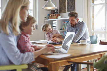 Parents and sons working in home office - CUF18918