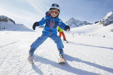 Boys skiing, Stubai, Tyrol, Austria - ISF07309