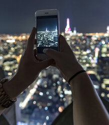 Empire State Building auf dem Bildschirm eines Handys, New York, USA - CUF18984