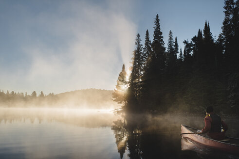 Senior man canoeing on lake - CUF19187