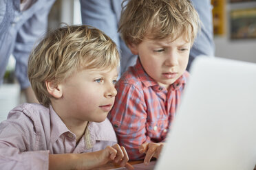 Boys using laptop - CUF19508