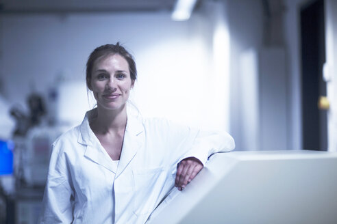 Portrait of female scientist in laboratory - CUF19671