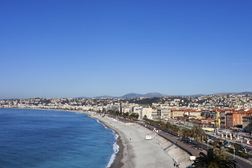 Frankreich, Provence-Alpes-Cote d'Azur, Nizza, Stadtansicht und Strand an der Côte d'Azur - ABOF00365