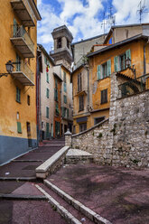 Frankreich, Provence-Alpes-Côte d'Azur, Nizza, Altstadt, Gasse und Häuser - ABOF00366