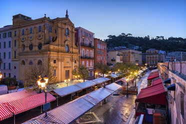 France, Provence-Alpes-Cote d'Azur, Nice, Old town, Cours Saleya, market at dawn - ABOF00369