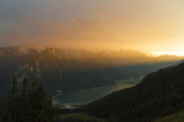 Austria, Tyrol, Maurach, Rofan Mountains, Lake Achen at sunset - UMF00825