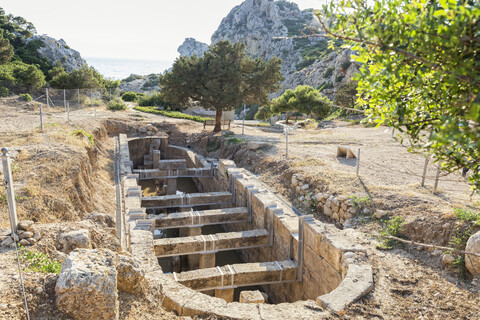Griechenland, Loutraki, Heraion von Perachora, antike Ausgrabungsstätte, Zisterne, lizenzfreies Stockfoto