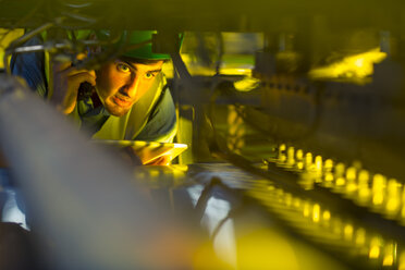 Engineer in industrial plant inspecting machines - ZEF15586