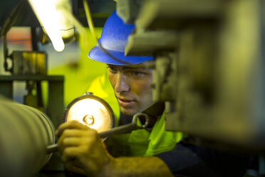 Engineer in industrial plant inspecting machines - ZEF15591