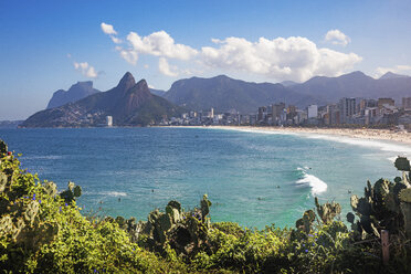 Pedra da Gavea und Morro Dois Irmaos in der Ferne, Arpoadors, Ipenema, Rio de Janeiro, Brasilien - ISF07806