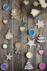 Decorated and unfinished gingerbread cookies on wood - SKCF00481