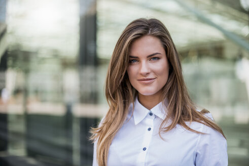 Portrait of smiling young businesswoman - DIGF04561