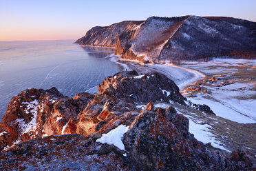 Erhöhter Blick vom Dorf Uzury, Baikalsee, Insel Olchon, Sibirien, Russland - CUF22088
