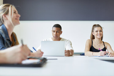 Students taking notes in higher education college classroom - CUF22190