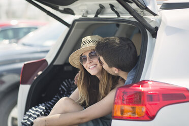 Couple in car boot kissing - ISF07935