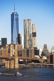 Stadtbild mit Brooklyn Bridge und One World Trade Centre, New York, USA - ISF08067