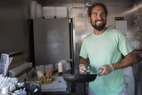 Man preparing order in fast food trailer - ISF08298