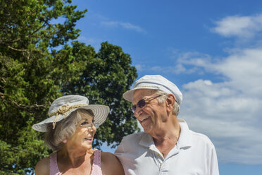 Happy senior couple on vacation in sun - ISF08436