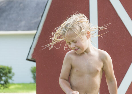 Boy shaking wet hair - ISF08577