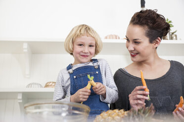 Young woman and girl in kitchen, preparing food - CUF22771