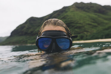 Swimmer wearing goggles near surface of sea - ISF08772