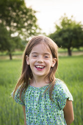 Portrait of happy little girl in nature - LVF07034
