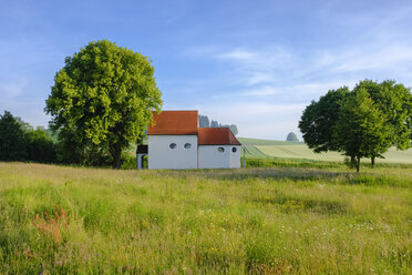 Deutschland, Bayern, Kapelle St. Wendelin bei Schoeneberg - SIEF07794