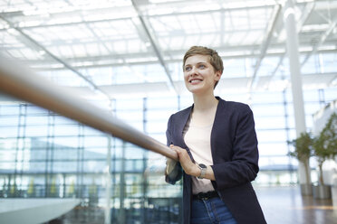 Portrait of blond businesswoman - PNEF00694