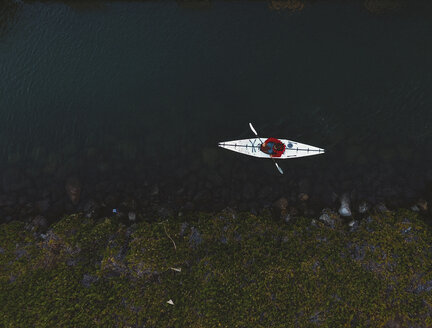 Man kayaking in ocean, San Francisco, California, USA - ISF08848