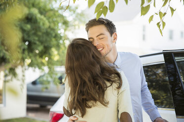 Young business couple kissing on street before leaving in car - ISF08894