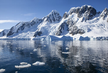 Antarctic, Antarctic Peninsula, iceberg in Antarctic Ocean - CVF00676