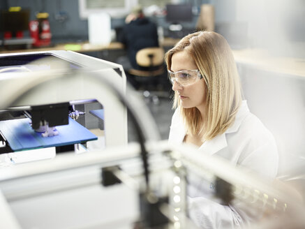 Female technician checking 3D printer - CVF00709