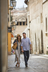 Ehepaar auf der Straße, Palma de Mallorca, Spanien - CUF23224