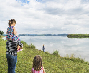 Grandmother carrying granddaughter on shoulders, Fuessen, Bavaria, Germany - CUF23246