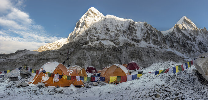 Nepal, Solo Khumbu, Everest, Sagamartha National Park, Tents at the Base camp - ALRF01266