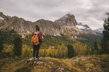 Hiker enjoying scenery, Mount Lagazuoi, Dolomite Alps, South Tyrol, Italy - CUF23555