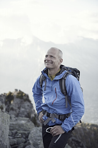 Älterer Mann mit blauer Jacke, Porträt, lizenzfreies Stockfoto