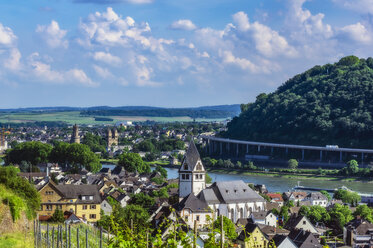 Deutschland, Rheinland-Pfalz, Blick auf Leutesdorf und Andernach am Rhein - THAF02174