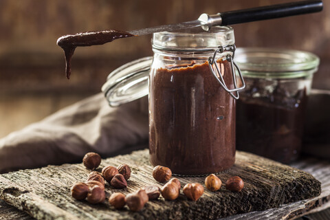 Glas hausgemachter Schokoladenaufstrich, lizenzfreies Stockfoto