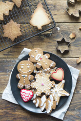 Plate of various Christmas cookies - SKCF00492