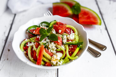 Salatschüssel mit Wassermelone, Gurke, Feta und Minze - SARF03769