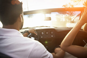 Mid adult couple in convertible car, rear view, close-up - CUF24756