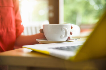Woman using laptop at coffee break - CUF24932