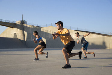Athleten beim gemeinsamen Training, Van Nuys, Kalifornien, USA - ISF09410