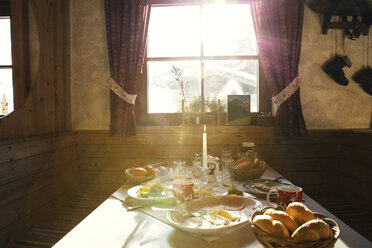 Sunlit breakfast table in log cabin - CUF25712