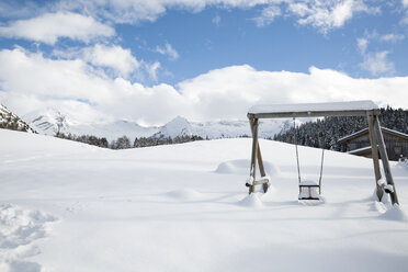 Schneebedeckte Schaukel, Tirol, Österreich - CUF25713