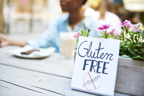 'Gluten free' sign at pavement cafe - ABIF00559